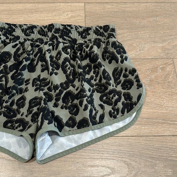 VICTORIA SPORT Green Black Cheetah Leopard Lightweight Active Shorts Size Small - Picture 5 of 10